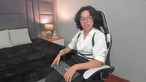 Snapshot of scarleth_blaze chatting on May 23, 3:56 am scarleth_blaze online show from May 23, 3:56 am