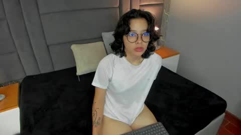Snapshot of scarleth_blaze chatting on June 25, 3:39 am scarleth_blaze online show from June 25, 3:39 am