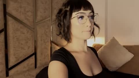 Snapshot of scarleth_lux_ chatting on May 12, 3:25 am Scarleth online show from May 12, 3:25 am