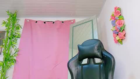 Snapshot of scarletjonesx chatting on February 22, 11:47 pm Denis online show from February 22, 11:47 pm