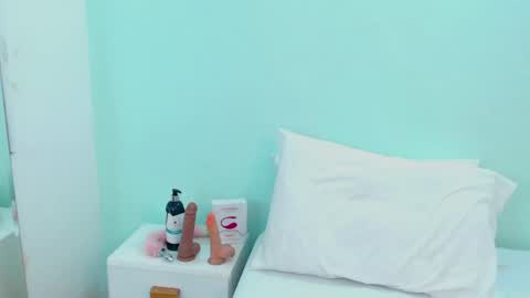 scarlet  online show from April 19, 6:10 pm