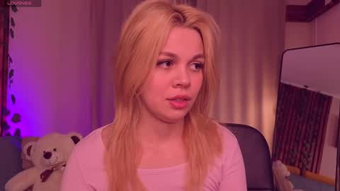 Snapshot of scarletmarney chatting on May 4, 3:13 am scarletmarney online show from May 4, 3:13 am