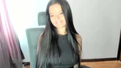 Snapshot of scarletrosee27 chatting on June 30, 12:39 pm scarletrosee27 online show from June 30, 12:39 pm