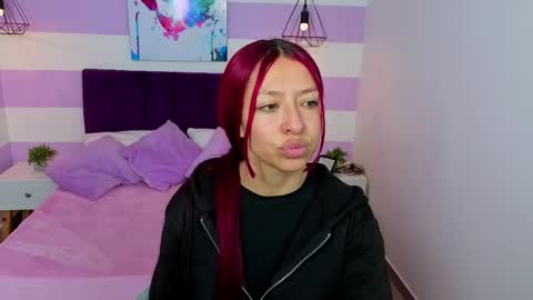 Snapshot of scarlett__bell chatting on May 2, 1:27 pm Scarlett online show from May 2, 1:27 pm