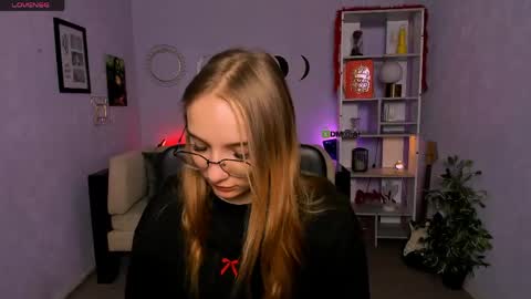 Snapshot of scarlett_badgirl chatting on April 21, 5:47 am Scarlett online show from April 21, 5:47 am