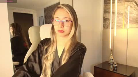 Snapshot of scarlett_bellmont chatting on March 20, 11:59 am Scarlett online show from March 20, 11:59 am