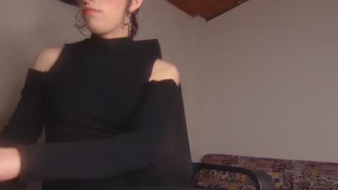 Snapshot of scarlett_crastrawberry chatting on January 17, 10:46 pm scarlet online show from January 17, 10:46 pm