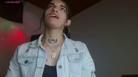 Snapshot of scarlett_crastrawberry chatting on June 1, 1:07 am scarlet online show from June 1, 1:07 am