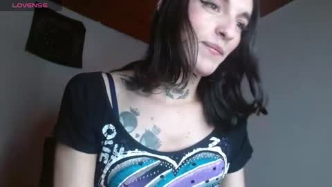 Snapshot of scarlett_crastrawberry chatting on June 25, 10:31 am scarlet online show from June 25, 10:31 am