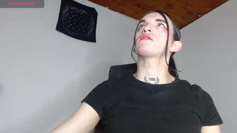 Snapshot of scarlett_crastrawberry chatting on August 2, 3:49 am scarlet online show from August 2, 3:49 am