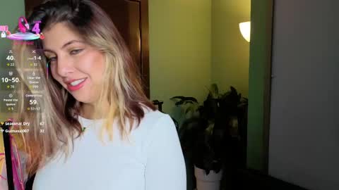 Snapshot of scarlett_moore_ chatting on May 20, 4:57 pm Scarlett online show from May 20, 4:57 pm