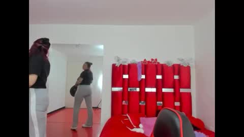 Snapshot of scarlett_red_11 chatting on May 18, 4:24 pm scarlett_red_11 online show from May 18, 4:24 pm