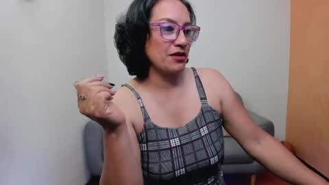 Snapshot of scarlett_sax chatting on May 29, 10:19 pm Scarlett sax online show from May 29, 10:19 pm