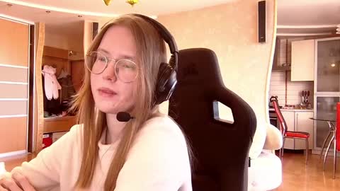 Snapshot of scarletta_ chatting on March 25, 8:20 am scarletta_ online show from March 25, 8:20 am