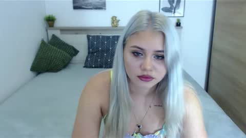 Snapshot of scarlettblue22 chatting on September 28, 4:34 pm Hi there guys My pleasure in your hands pvt is open online show from September 28, 4:34 pm