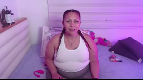 scarlettbooty online show from April 12, 11:15 am