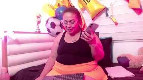 Snapshot of scarlettbooty chatting on June 19, 11:03 am scarlettbooty online show from June 19, 11:03 am