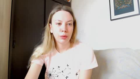 Snapshot of scarlettford chatting on April 3, 8:45 am Scarlett online show from April 3, 8:45 am
