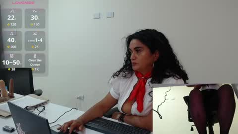 Snapshot of scarlettgreen_ chatting on May 8, 11:48 am Scartt online show from May 8, 11:48 am