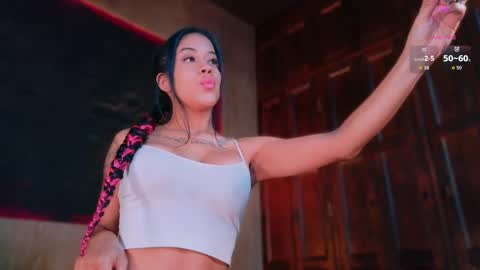 Snapshot of scarlettsinclaiir_ chatting on May 1, 5:06 pm scarlettsinclaiir_ online show from May 1, 5:06 pm