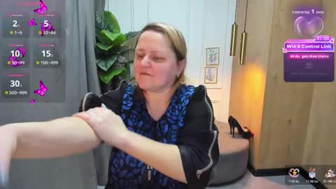 Snapshot of scarlettsoft chatting on January 6, 5:33 am Scarlett online show from January 6, 5:33 am