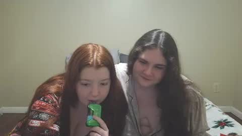 Snapshot of scarletttsinner chatting on June 11, 12:32 am scarletttsinner online show from June 11, 12:32 am