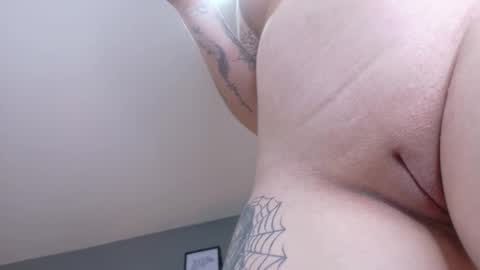 Snapshot of scarlettvex__ chatting on October 18, 2:47 am S C A R L E T T online show from October 18, 2:47 am