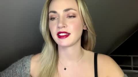 Snapshot of scarlettxblonde chatting on May 7, 3:39 pm ScarlettxBlonde online show from May 7, 3:39 pm