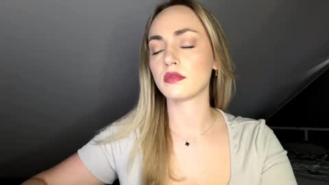 Snapshot of scarlettxblonde chatting on May 22, 8:42 am ScarlettxBlonde online show from May 22, 8:42 am