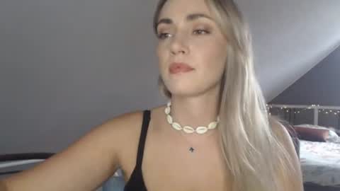Snapshot of scarlettxblonde chatting on July 5, 3:19 pm ScarlettxBlonde online show from July 5, 3:19 pm