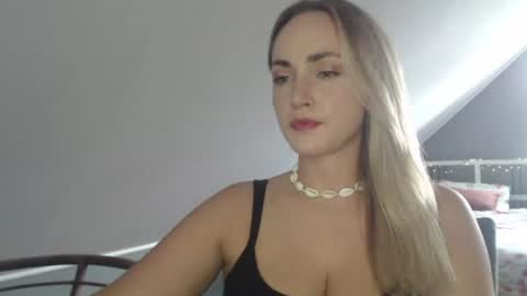 Snapshot of scarlettxblonde chatting on July 15, 3:17 pm ScarlettxBlonde online show from July 15, 3:17 pm