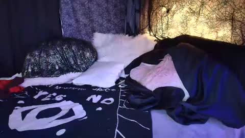 Sarah Bones online show from January 30, 9:47 pm