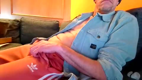 Snapshot of schmuhbaer1 chatting on December 15, 11:03 am schmuhbaer1 online show from December 15, 11:03 am