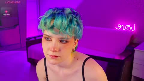 Snapshot of school_love chatting on December 3, 1:10 pm Rina online show from December 3, 1:10 pm