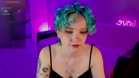 Snapshot of school_love chatting on February 16, 4:10 pm Rina online show from February 16, 4:10 pm