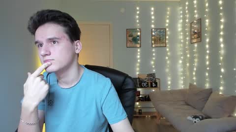 Snapshot of scooby_r chatting on December 29, 8:11 am Thomas brunette and Alex blond online show from December 29, 8:11 am