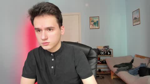 Snapshot of scooby_r chatting on February 6, 9:22 am Thomas brunette and Alex blond online show from February 6, 9:22 am