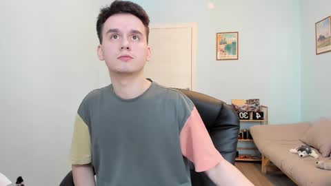 Snapshot of scooby_r chatting on February 18, 11:22 am Thomas brunette and Alex blond online show from February 18, 11:22 am