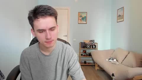 Snapshot of scooby_r chatting on February 22, 8:50 am Thomas brunette and Alex blond online show from February 22, 8:50 am