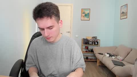 Snapshot of scooby_r chatting on February 23, 9:44 am Thomas brunette and Alex blond online show from February 23, 9:44 am