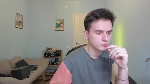 Snapshot of scooby_r chatting on March 6, 10:52 am Thomas brunette and Alex blond online show from March 6, 10:52 am