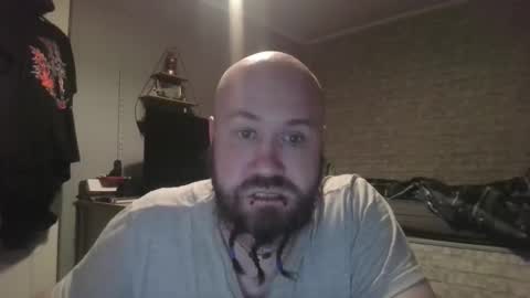 Snapshot of scottish_alien chatting on April 25, 1:30 am Richard James online show from April 25, 1:30 am