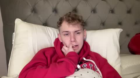 Snapshot of scottish_twink01 chatting on December 17, 12:56 am danny online show from December 17, 12:56 am