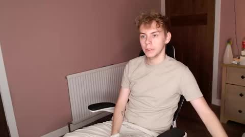 Snapshot of scottish_twink01 chatting on September 17, 1:35 pm danny online show from September 17, 1:35 pm