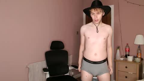 Snapshot of scottish_twink01 chatting on September 18, 3:03 pm danny online show from September 18, 3:03 pm