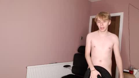 Snapshot of scottish_twink01 chatting on September 24, 1:03 pm danny online show from September 24, 1:03 pm