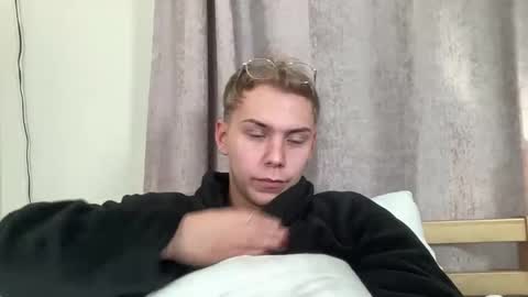 Snapshot of scottish_twink01 chatting on October 6, 12:41 am danny online show from October 6, 12:41 am