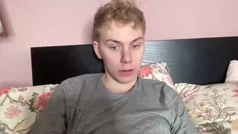 Snapshot of scottish_twink01 chatting on October 14, 12:17 pm danny online show from October 14, 12:17 pm
