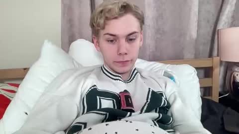 Snapshot of scottish_twink01 chatting on October 16, 10:33 pm danny online show from October 16, 10:33 pm