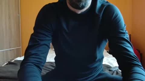 Snapshot of scotty_98 chatting on December 25, 12:37 pm scotty_98 online show from December 25, 12:37 pm